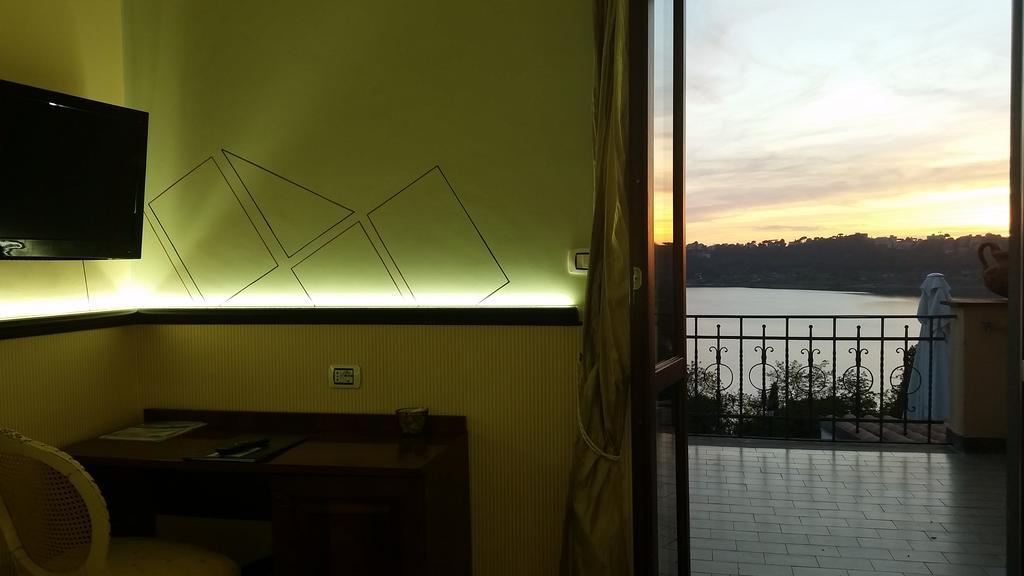 Hotel Villa Degli Angeli Кастель-Гандольфо Экстерьер фото
