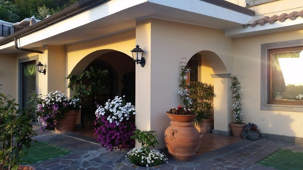 Hotel Villa Degli Angeli Кастель-Гандольфо Экстерьер фото