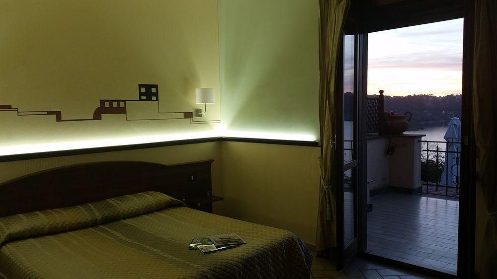 Hotel Villa Degli Angeli Кастель-Гандольфо Экстерьер фото